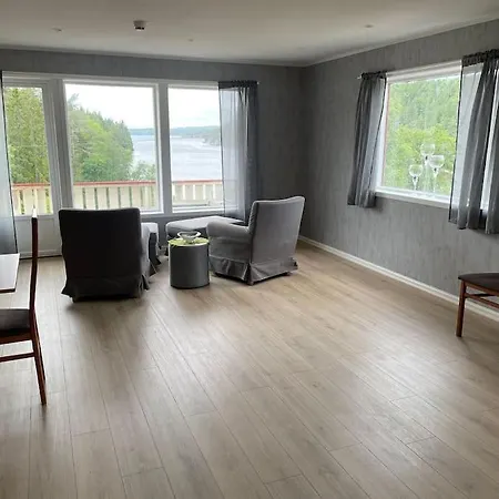 Trivelig Nyoppusset Hus Ved Femsjoen.