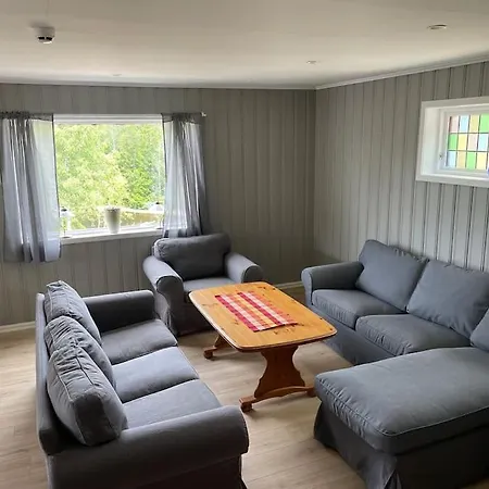 Trivelig Nyoppusset Hus Ved Femsjoen. * Halden