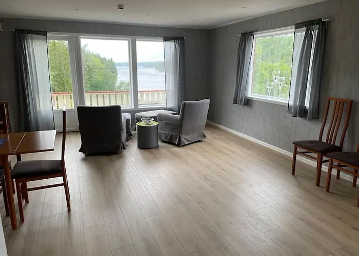 Trivelig Nyoppusset Hus Ved Femsjoen.